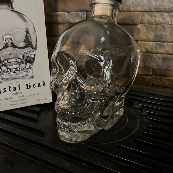 💀DAN AKROYD CRYSTAL HEAD SKULL DECANTER W/ORIGINAL BOX, BOTTLE HAD DA ON BOTTOM - Picture 2 of 12